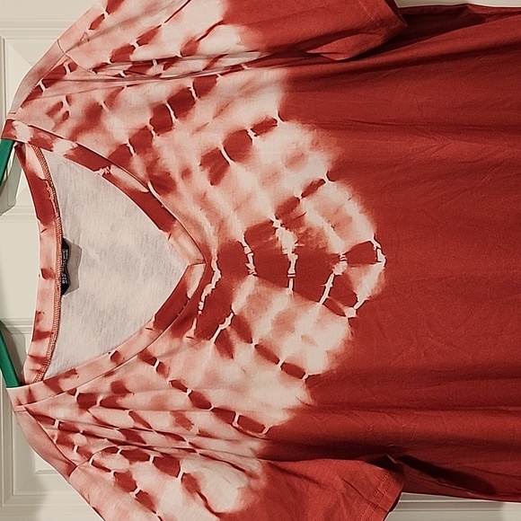 Bloomchic red tie dye short sleeve top 2x - Picture 3 of 5